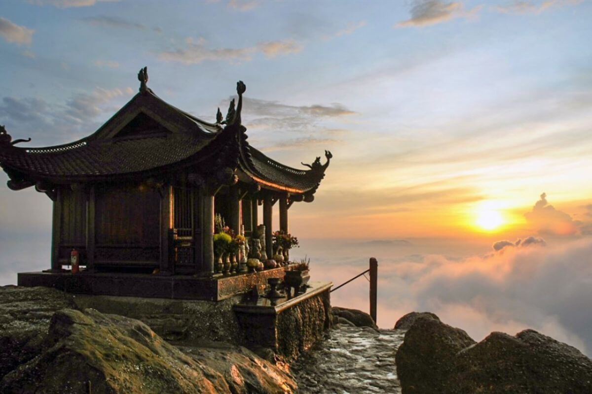 Hành hương Yên Tử kết hợp trong tour du lịch miền Bắc 3 ngày 2 đêm